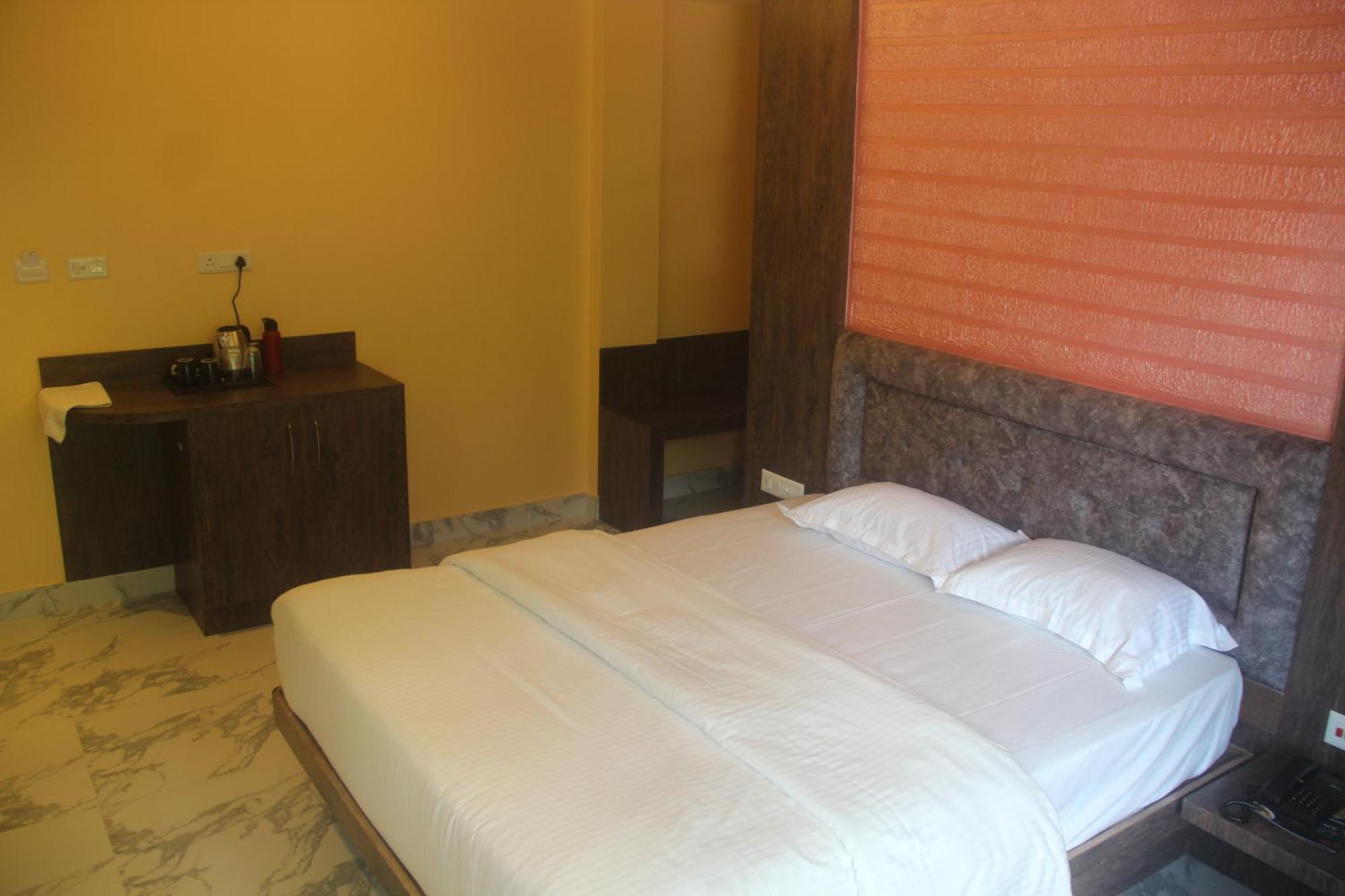 Hotel Serene Palace Порт Блеър Екстериор снимка