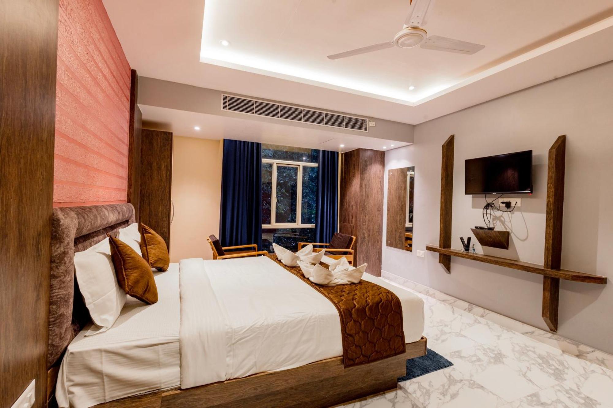 Hotel Serene Palace Порт Блеър Екстериор снимка
