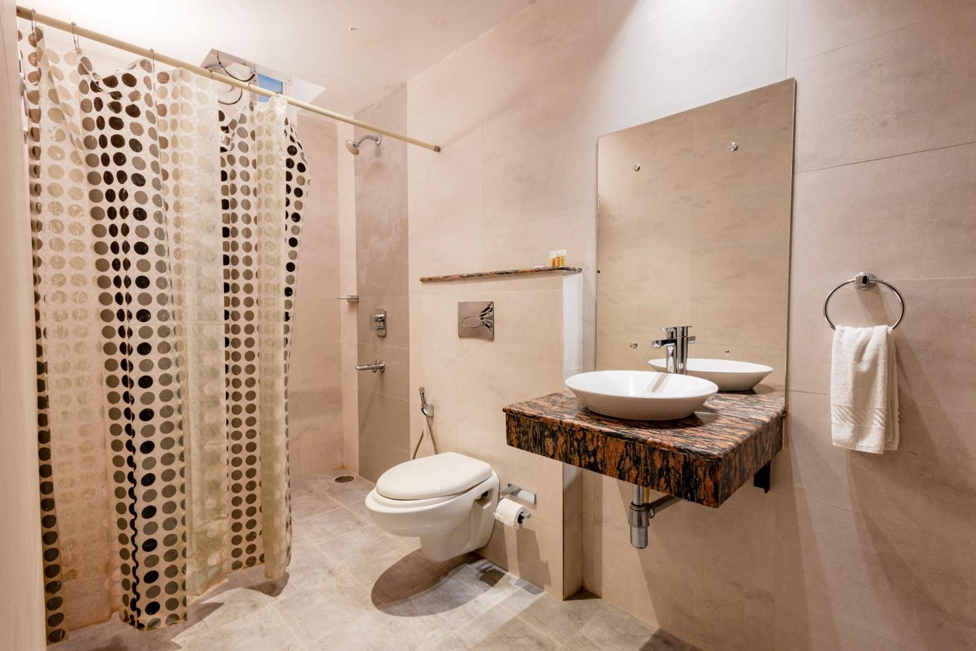 Hotel Serene Palace Порт Блеър Екстериор снимка