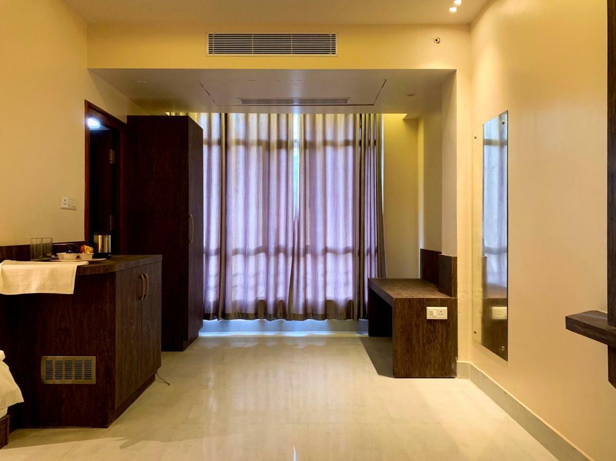 Hotel Serene Palace Порт Блеър Екстериор снимка